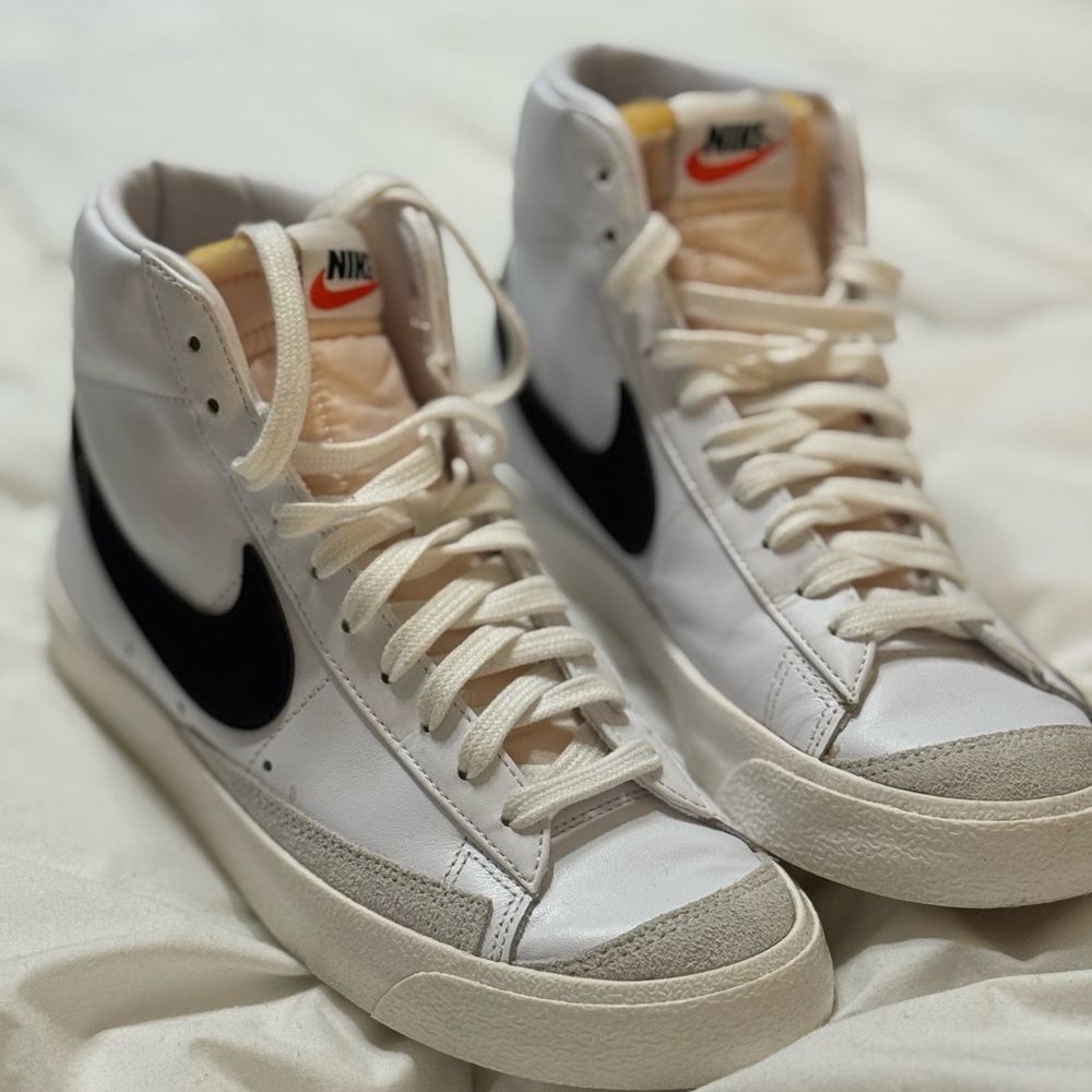 Nike White and Black Classic Sneakers